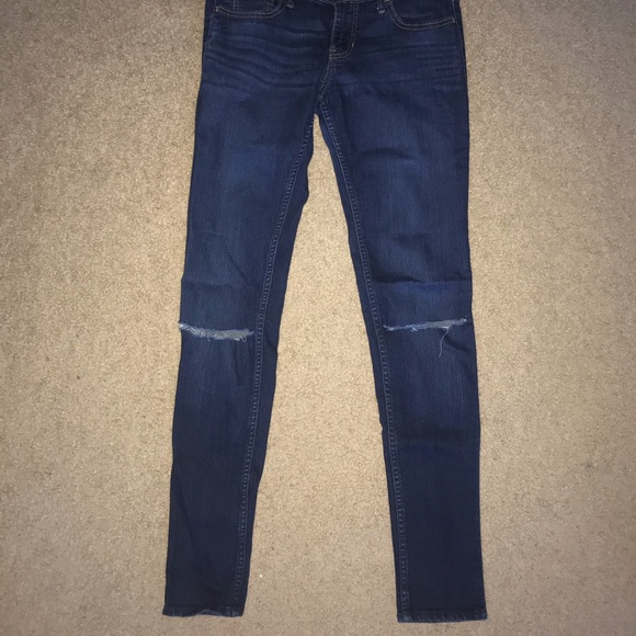 Hollister Ripped Skinny Jeans - Picture 3 of 4